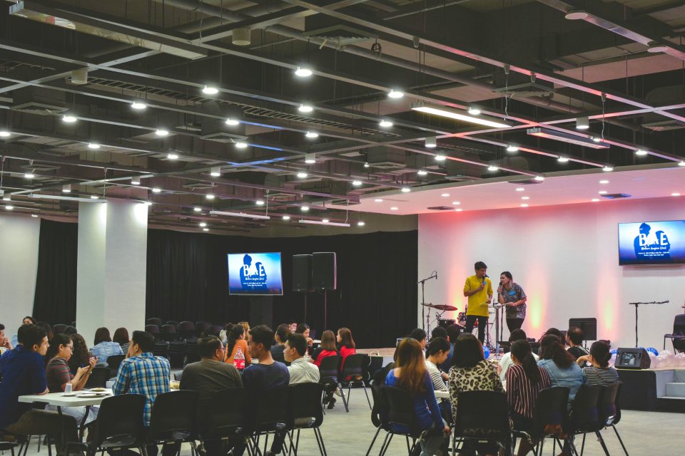 Evento en sala amplia