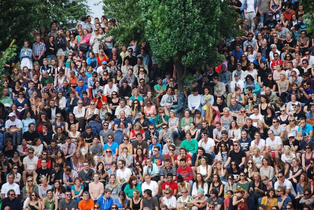 Concierto visto a través de teléfono